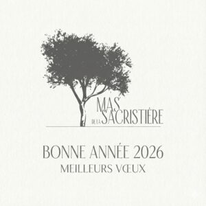 Logo du Mas de la Sacristière souhaitant une Bonne Année 2026 avec un arbre stylisé et les meilleurs vœux de Provence.